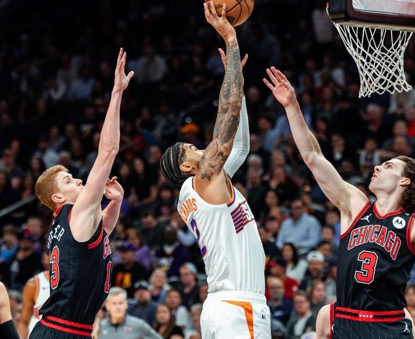 快船横扫公牛，布克爆发神勇的简单介绍