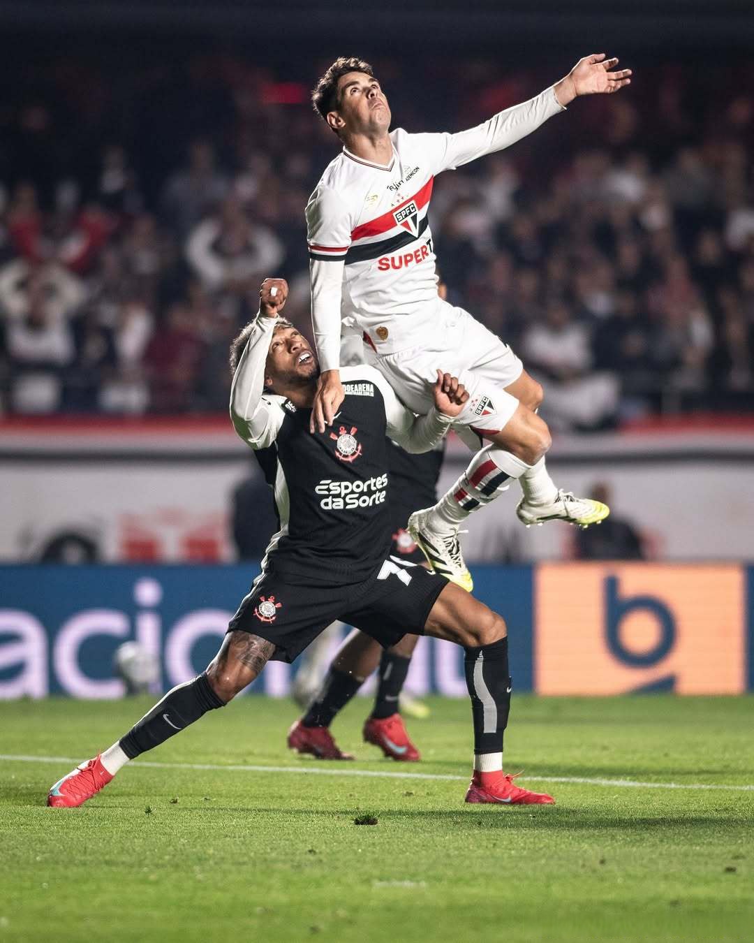 匈牙利队后卫在联赛中发挥稳定获得好评的简单介绍