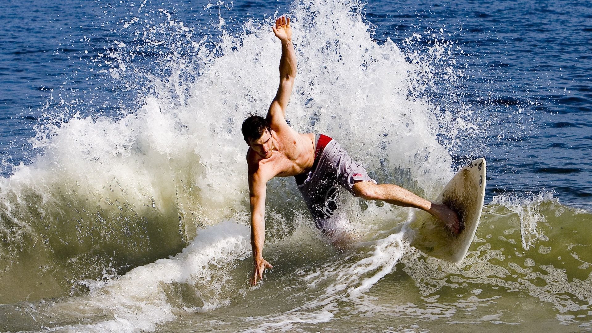 欧冠淘汰赛焦点战，利物浦火力全开，全面压制比利亚雷亚尔