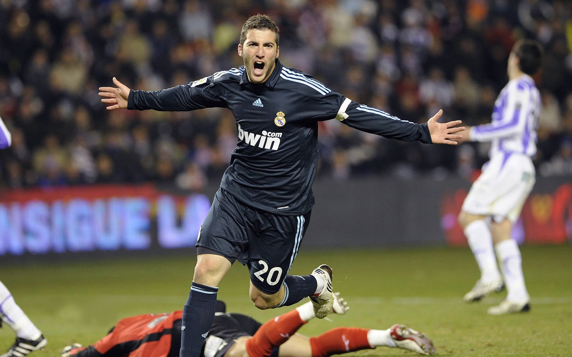 奇迹之夜，迪马利亚绝境爆发，巴萨补时绝杀日本书写亚洲神话