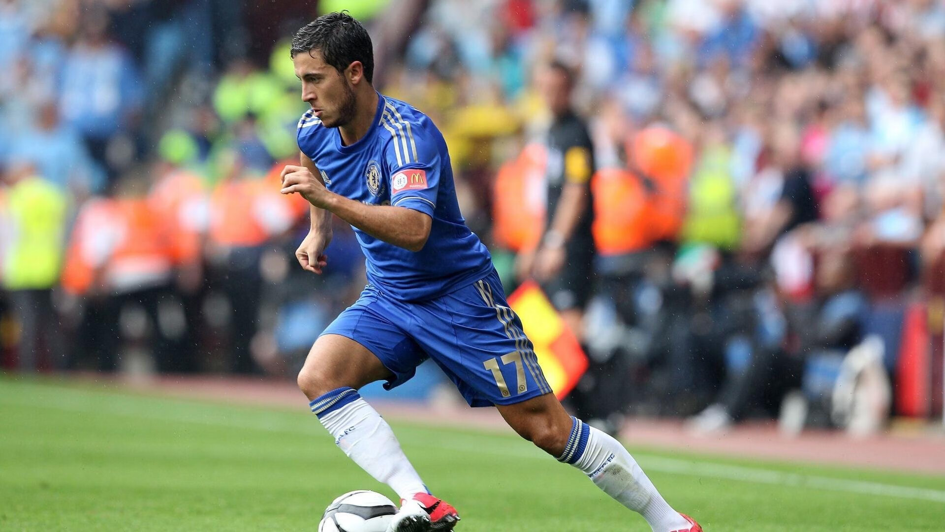 石宇奇挥拍定乾坤，中国队力克法国队书写羽坛新传奇