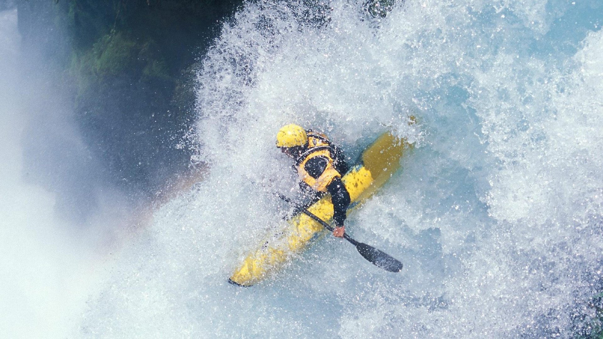 银箭破空，当梅赛德斯碾压红牛二队，佩雷兹在历史夹缝中写下不朽纪录